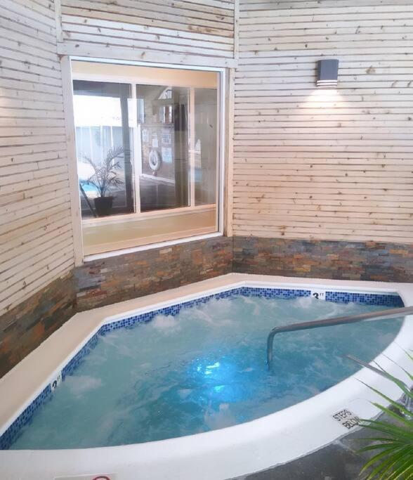 Cozy French Style Villa- 3 Bed-Casino-Pools-Jacuzzi Norwich Exterior photo