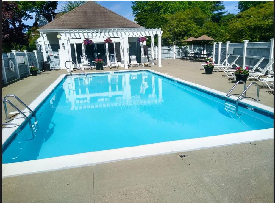 Cozy French Style Villa- 3 Bed-Casino-Pools-Jacuzzi Norwich Exterior photo